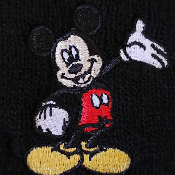 Disney Black Mickey Mouse Beanie Hat Embroidered Mickey Design - Picture 5 of 11